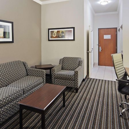 Best Western Plus Austin Airport Inn & Suites Exterior photo