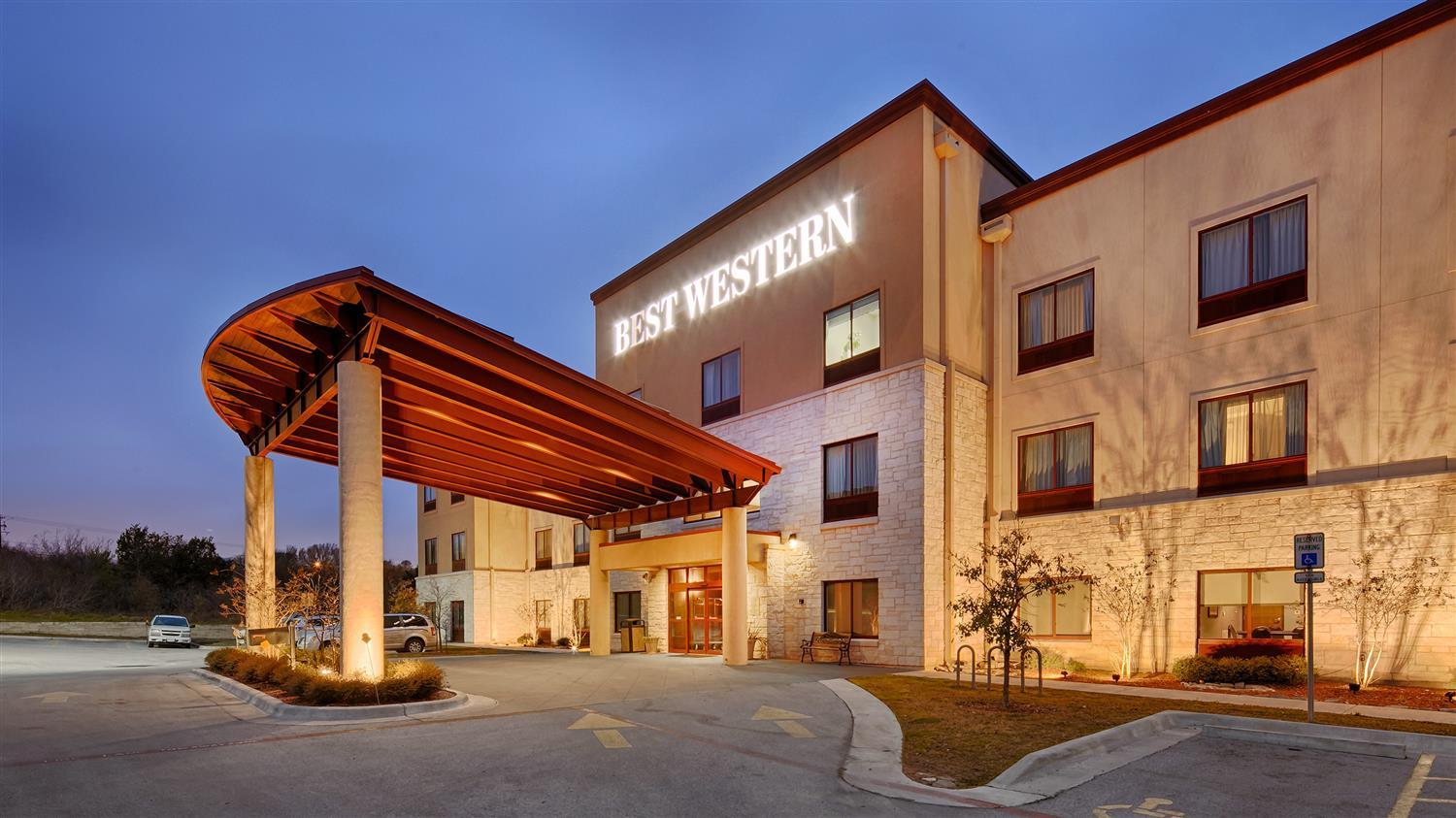 Best Western Plus Austin Airport Inn & Suites Exterior photo