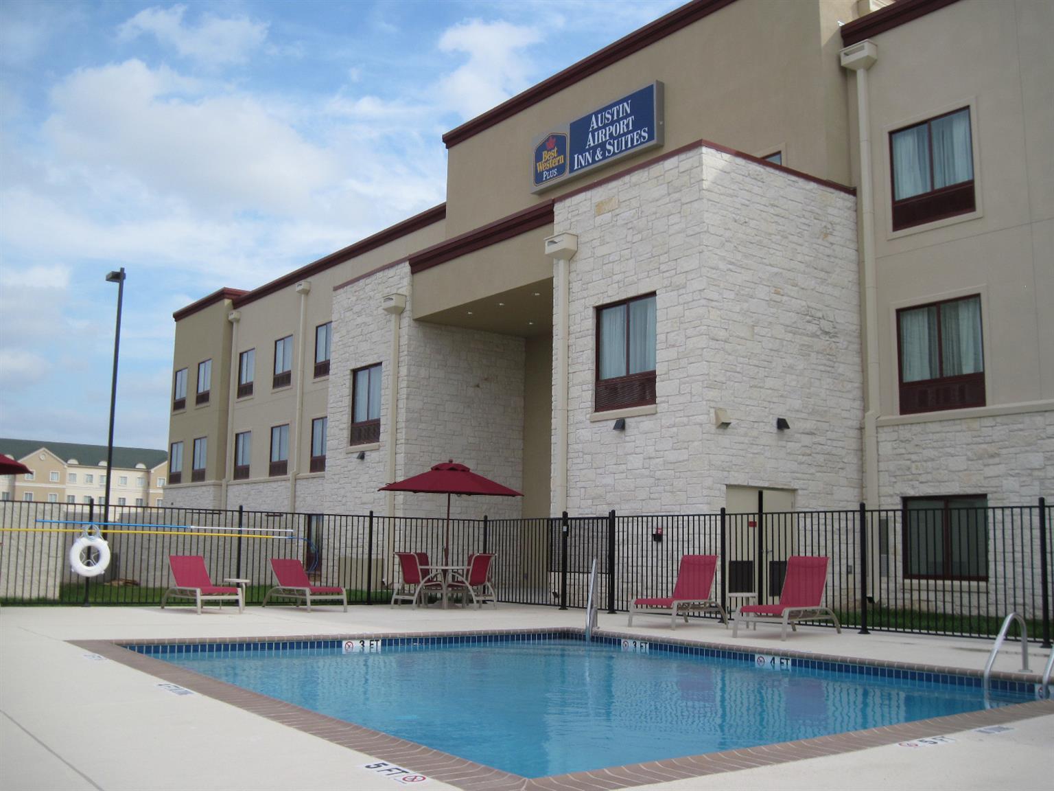 Best Western Plus Austin Airport Inn & Suites Exterior photo